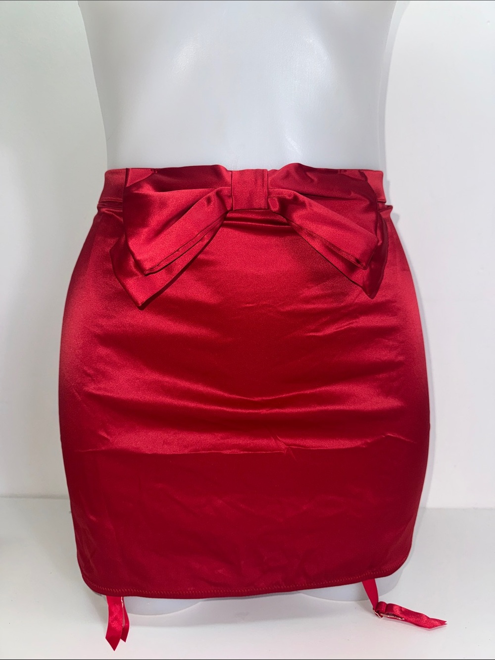 Victoria's Secret Red Satin Mini Skirt with Waist Bow Sz Largw NWT